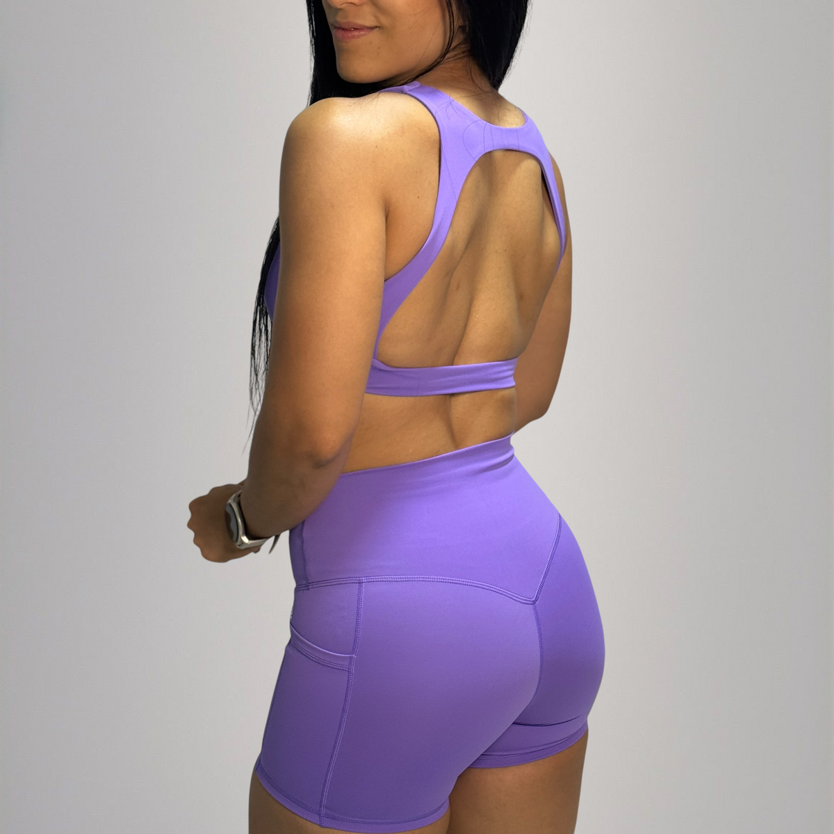 Conjunto Top abierto atrás + short con bolsillos