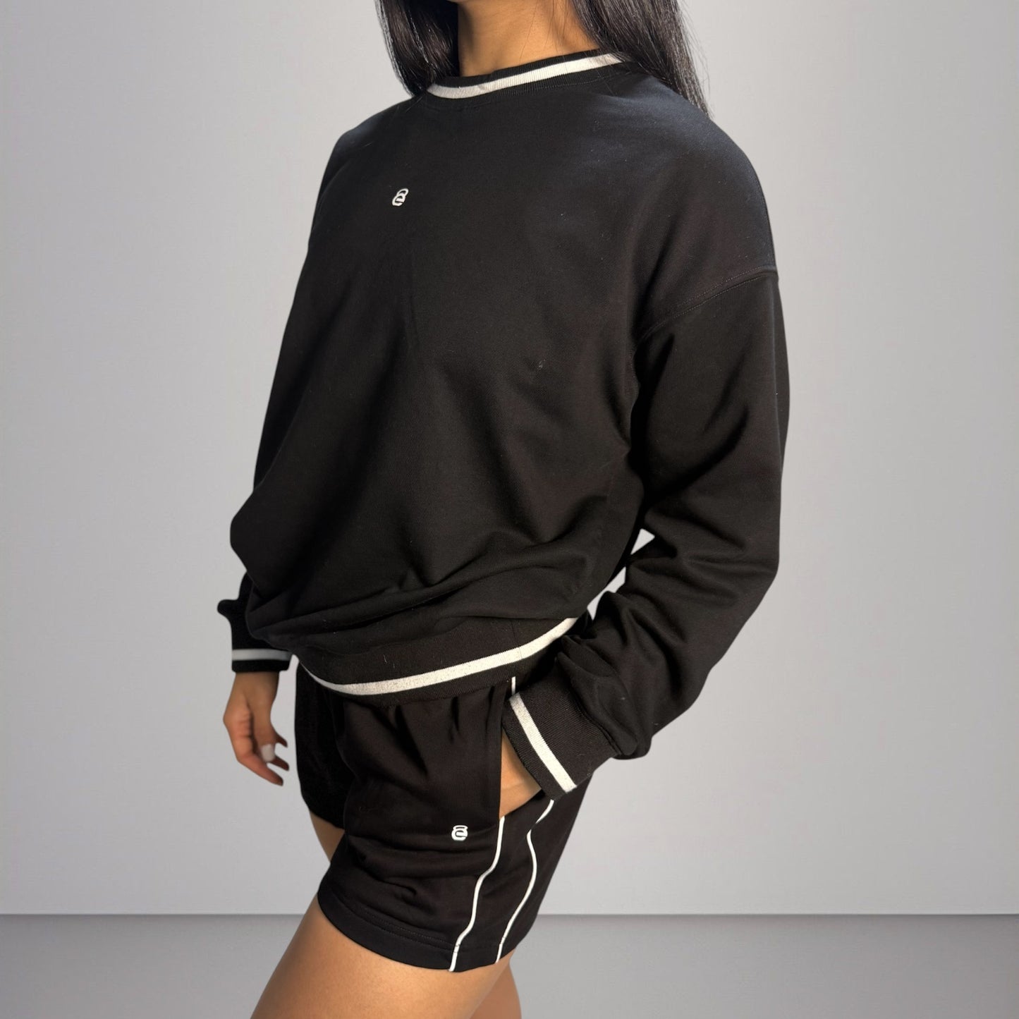 Set oversized mono + short + suéter